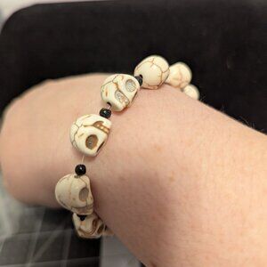 Howlite Skulls Stretch Bracelet